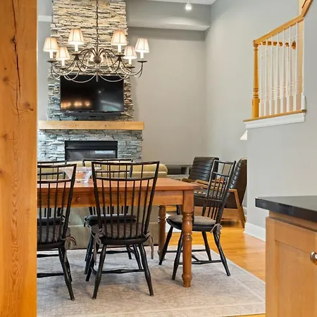 Stratton Springs Top Tier End Unit